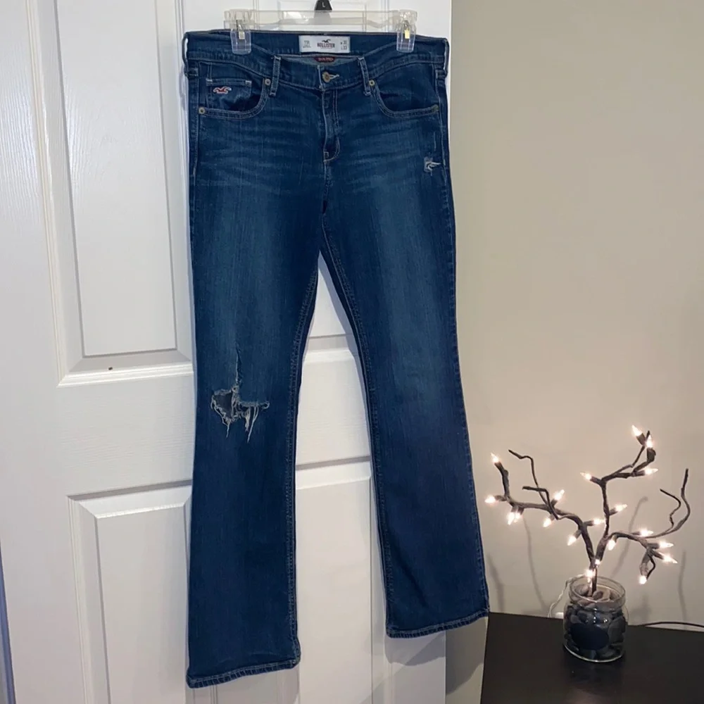 HOLLISTER - Picture 1 of 11